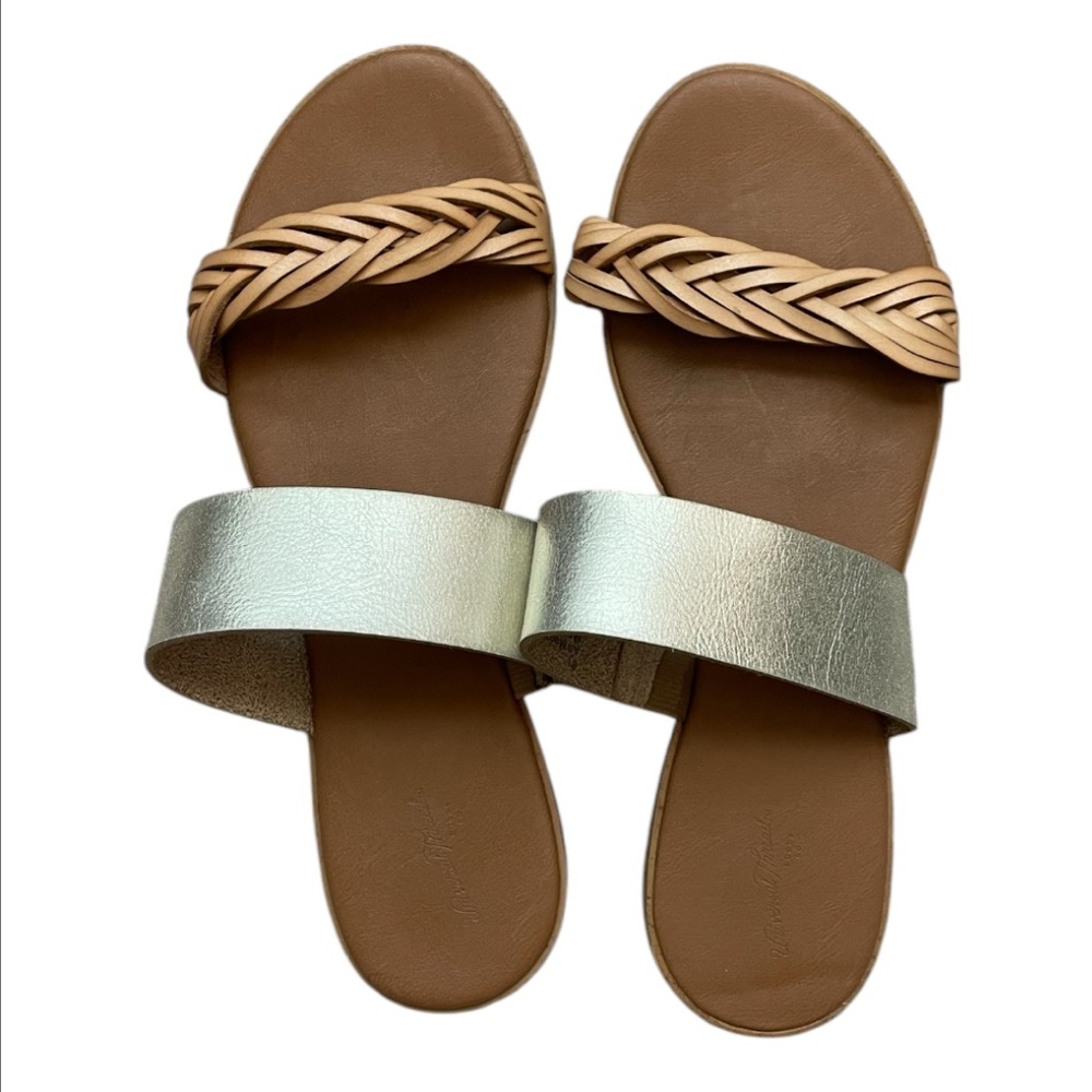 ✨Universal Thread Tan and Gold Women's Slide Sandals 8.5 ☀️